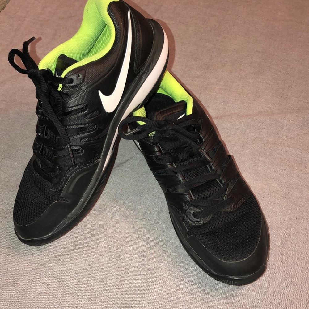 Nike men’s tennis sneakers size 8